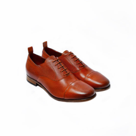 Elegant Oxfords in perforated leather