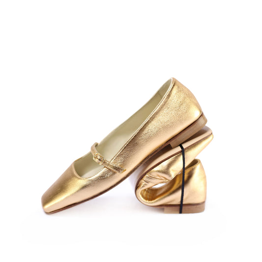 Dancer Lea Oro